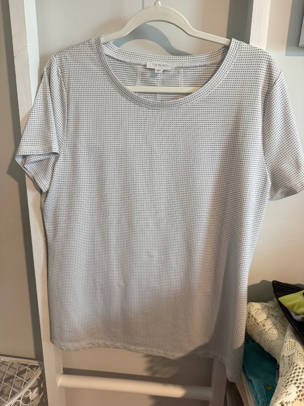 T By Talbots White with Black Dots Sports Shirt; Sz Large
